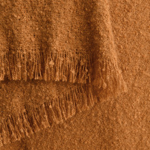 Leonor Boucle Throw